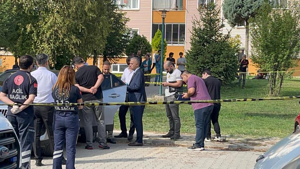 EVLİLİK YIL DÖNÜMÜNDE ÖLÜ BULUNAN GENÇ HEMŞİRENİN EŞİ ADLİYEYE SEVK EDİLDİ OTOPSİ İŞLEMLERİNİN ARDINDAN AİLESİ GÖZYAŞLARI İÇİNDE CENAZEYİ HASTANEDEN ALDI