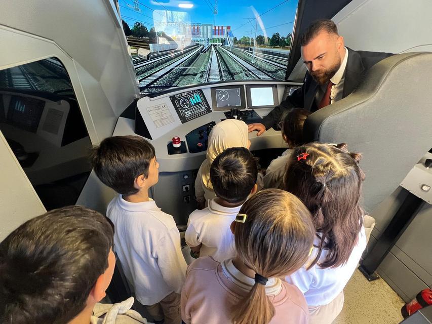Söke’de öğrenciler mobil lokomotif simülatörü ile tren yolculuğu yaptı