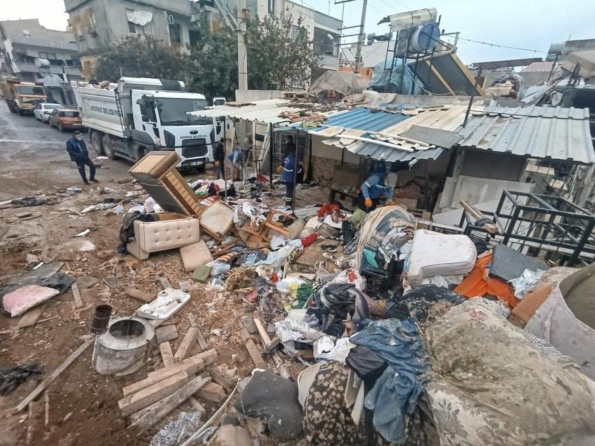 Evden 10 kamyon çöp çıkarıldı