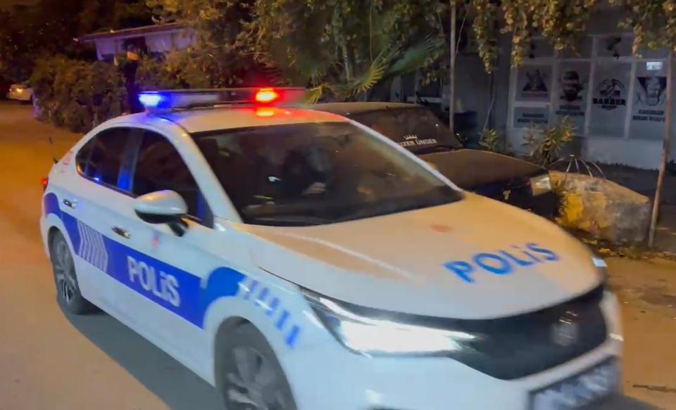 KIRAATHANEDE ÇIKAN TARTIŞMADA KAN AKTI: 1 ÖLÜ KUZENİNİN ALACAĞINI ALMAYA GİTTİĞİ KIRAATHANEDE TABANCAYLA VURULUP CANINDAN OLDU