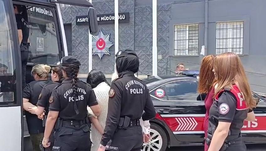 Masaj salonlarına yönelik fuhuş operasyonunda 12 kişi tutuklandı