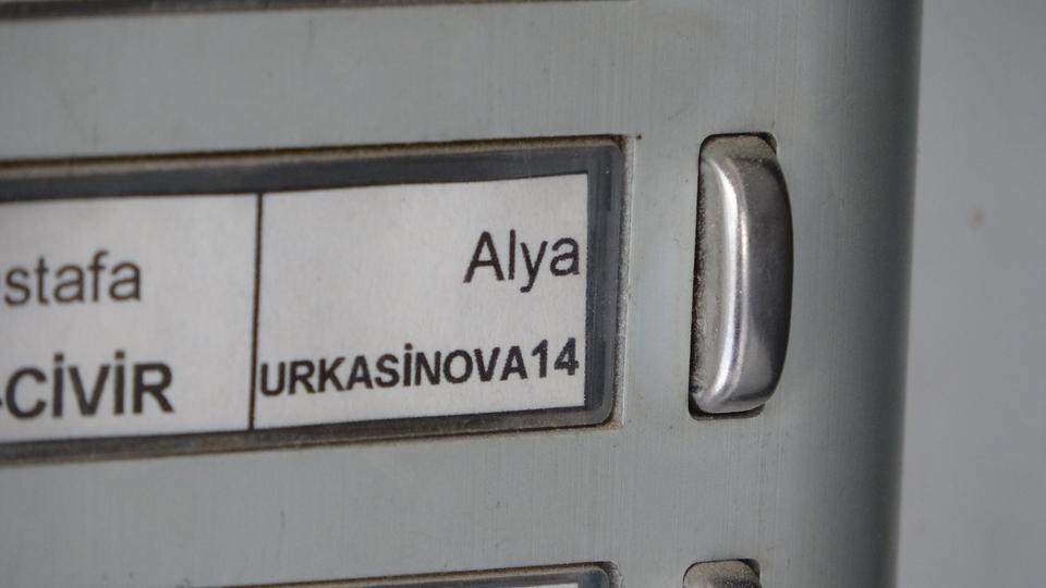 ÇANAKKALE'DE 2 GÜN SEVGİLİSİNİN STREÇ FİLME SARILI CESEDİYLE AYNI EVDE YAŞADI CİNAYET ŞÜPHELİSİ SEVGİLİ: "MASAJ YAPTIĞI SIRADA FENALAŞTI. BİR ANDA NEFESSİZ KALDI, ÖLDÜĞÜ İÇİN KORKTUM. KİMSEYE HABER VEREMEDİM"