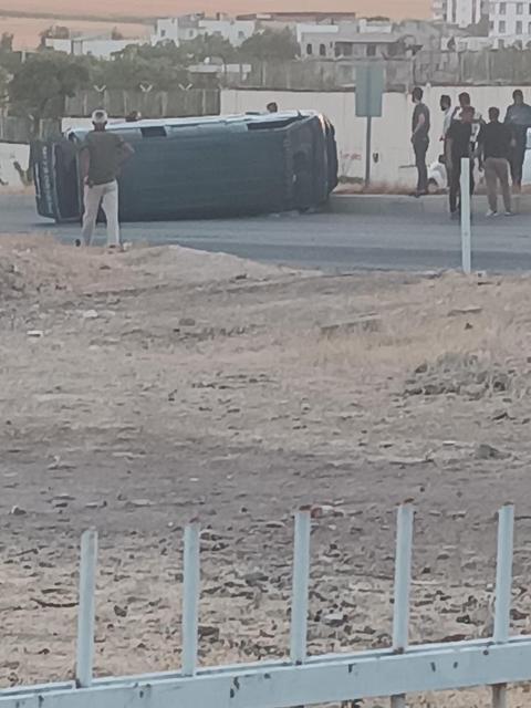 Minibüs yan yattı: 1 yaralı
