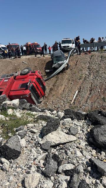 Karayolunda feci kaza: 1 ölü, 2 yaralı