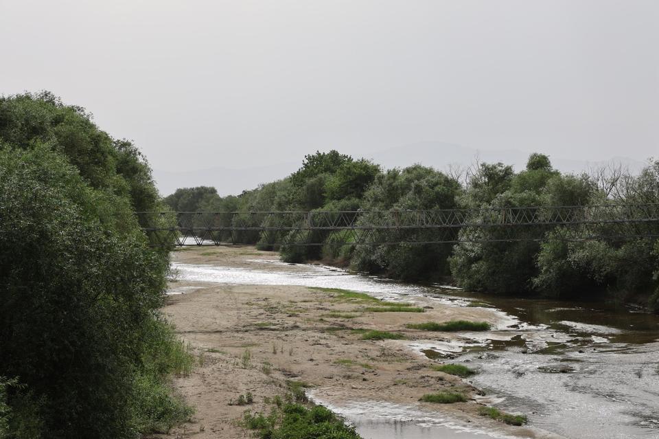BİR ZAMANLAR TAŞAN MENDERES ŞİMDİ SUYA HASRET SUSUZ KALAN MENDERES'TE ADACIKLAR ORTAYA ÇIKTI