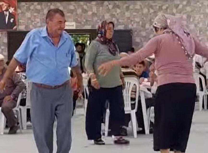 YATAĞANLI ÇİFT, OYUNLARI İLE SOSYAL MEDYADA GÜNDEM OLDU