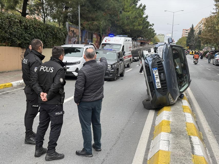 Beylikdüzü’nde kazaya karışan araç yan yattı