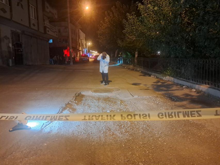 Motosiklet rögar kapağına çarptı: 1 ağır yaralı