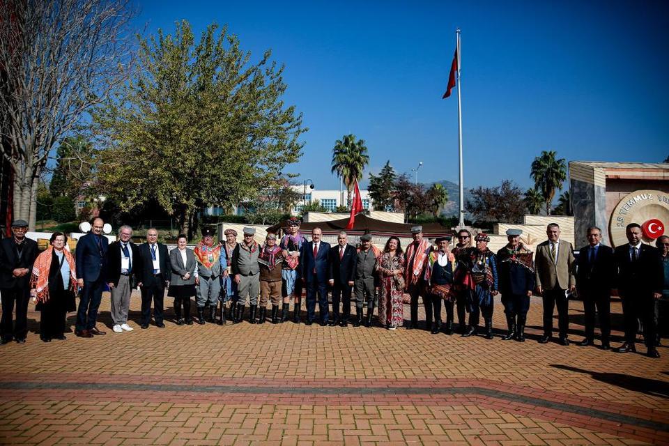 ADÜ’de "Geçmişten Geleceğe Aydın" sempozyumu başladı