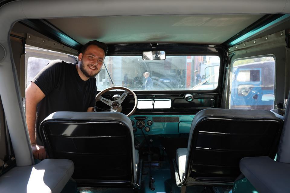 AYDIN'DA YEŞİL CİPLERİN CAZİBESİ HİÇ BİTMİYOR 75 YILLIK CİPLER BİLE SANAYİDE BAŞTAN AŞAĞIYA YENİLENİP SIFIR MODEL GİBİ YENİDEN KULLANIMA SUNULUYOR