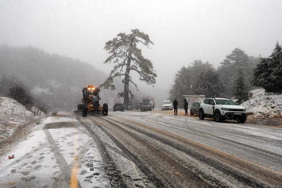 MUĞLA'NIN YÜKSEK KESİMLERİNDE KAR YAĞIŞI ETKİLİ OLMAYA BAŞLADI