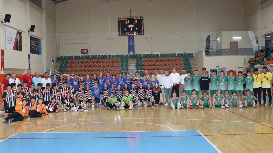 Türkiye’nin minik hentbolcuları Aydın’da buluştu