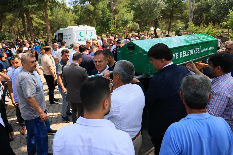 DEPREMDE HAYATINI KAYBEDEN 14 YAŞINDAKİ AFRANUR, FETHİYE'Yİ GÖZYAŞLARINA BOĞDU