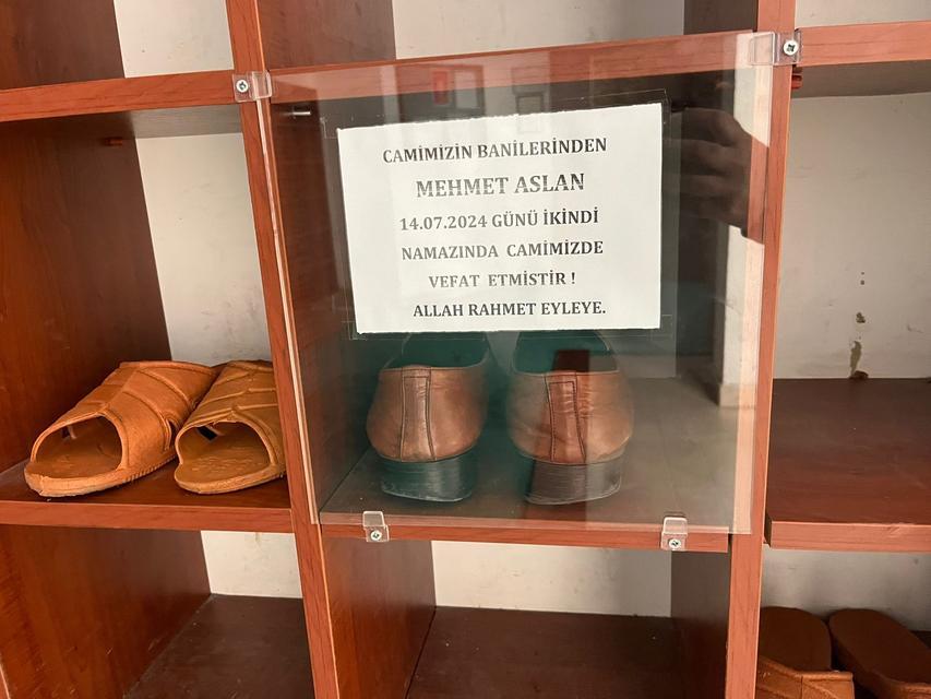 NAMAZ KILARKEN HAYATINI KAYBEDEN HAYIRSEVER VATANDAŞA VEFA ÖRNEĞİ
