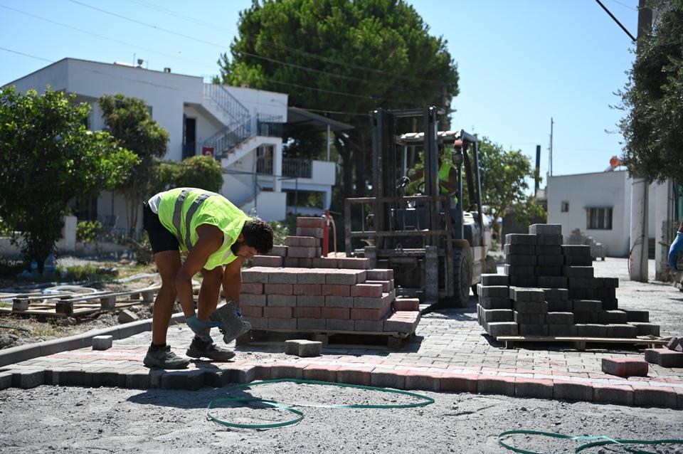 Kuşadası’nda yollar yenileniyor
