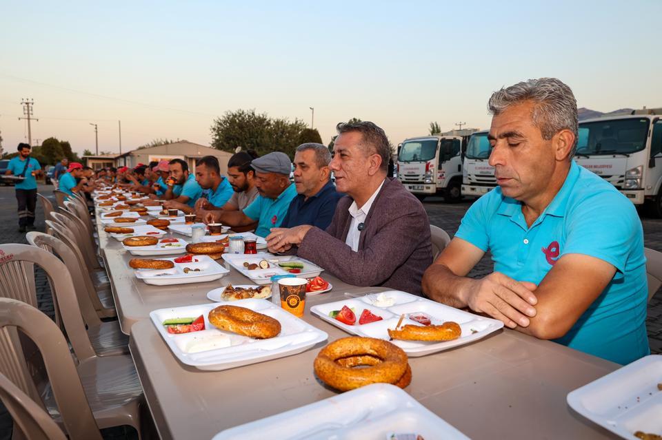 Başkan Yetişkin mesai arkadaşlarıyla kahvaltıda buluştu