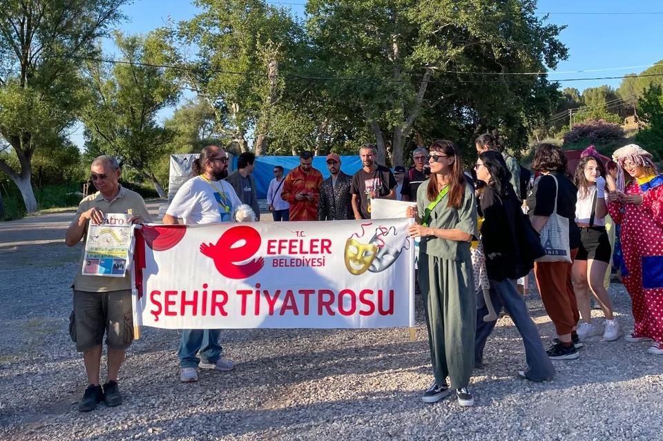 Efeler Belediyesi Şehir Tiyatrosu göz doldurdu