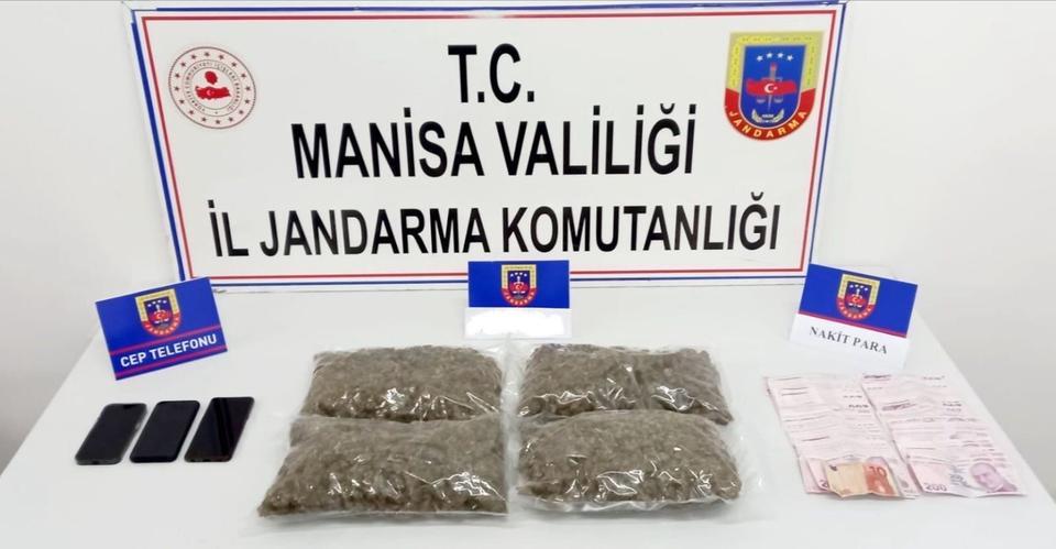 Uyuşturucu getirirken yakalandılar