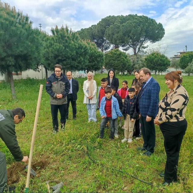 Germencik’te özel öğrenciler Orman Haftası'nda fidan dikti
