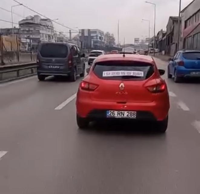 BOŞANMAYI DÜĞÜN GİBİ KUTLADI: BURSA'DA İLGİNÇ OTOMOBİL SÜSLEMESİ GÜLDÜRDÜ