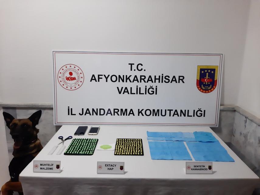 Zehir tacirlerine baskın: 2 gözaltı