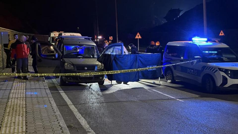 Yasak ilişki yaşadığı sevgilisini boğazını keserek öldürdü