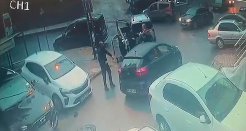 Keser ve sopayla darp ettiler