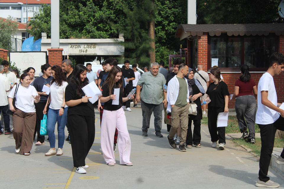 Aydın'da YKS'ye geç kalan adaylar kapıda kaldı