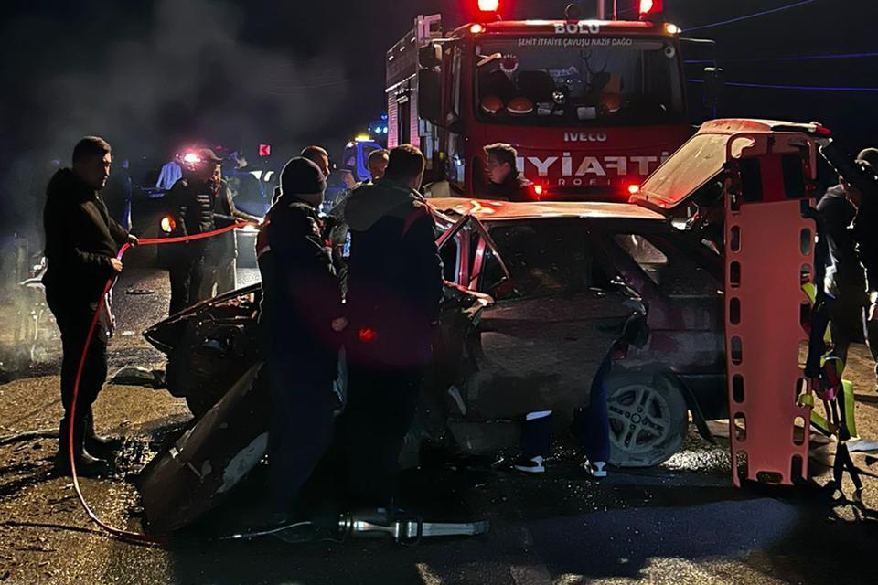 Köy yolunda feci kaza