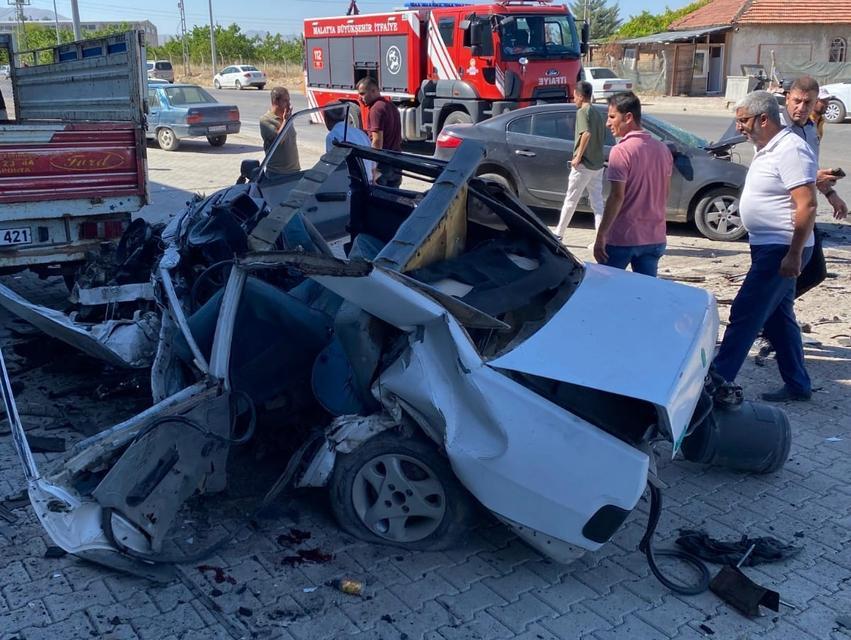 Otomobilin hurdaya döndüğü kazada 1 ölü, 1 yaralı