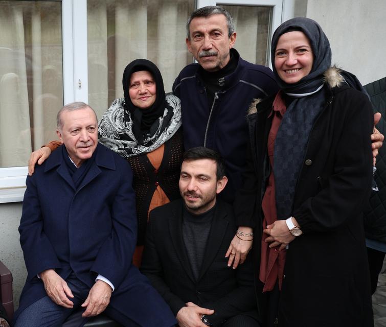 CUMHURBAŞKANI ERDOĞAN, RİZE'DE KOMŞULARIYLA BAYRAMLAŞTI