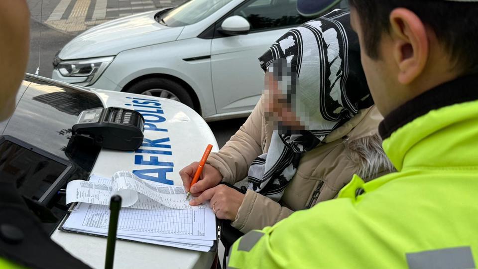 Trafik denetimini kamera şakası sandı