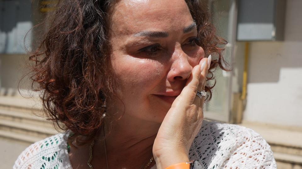 YANLIŞ TEŞHİSLE 2 MEMESİ ALINMIŞTI, KARARI GÖZYAŞLARI İÇİNDE ANLATTI "'HAKLISIN, AL SEN ŞU PARAYI SUS' DENDİ" "TESELLİ OLARAK 'EN AZINDAN KANSER OLMADIĞINA SEVİN' DEMİŞLERDİ