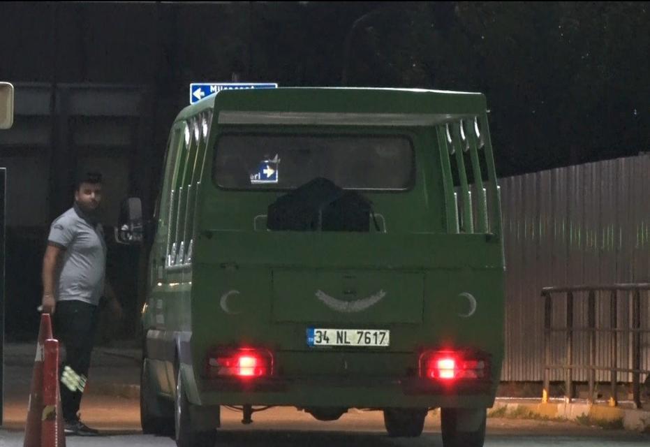 Evinde ölü bulunan oyuncu Serhat Kılıç'ın cenazesi Adli Tıp Kurumu'na kaldırıldı