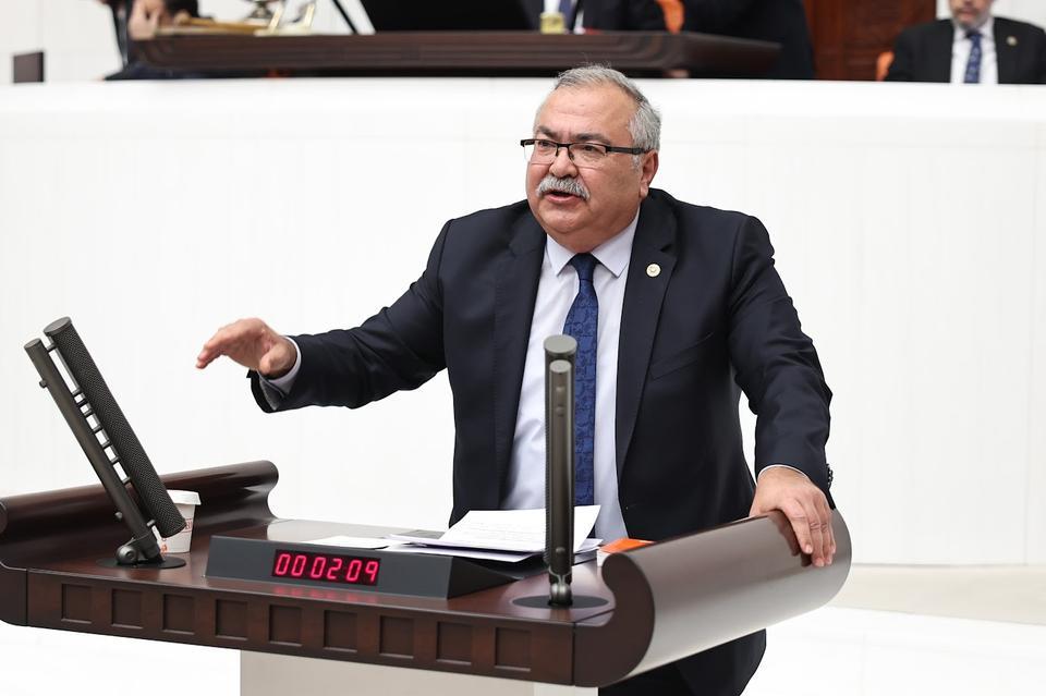 Ormanlar yanıyor, iktidar izliyor
