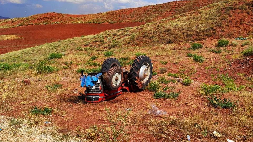 Traktör kazasında sürücü hayatını kaybetti, eşi ağır yaralandı