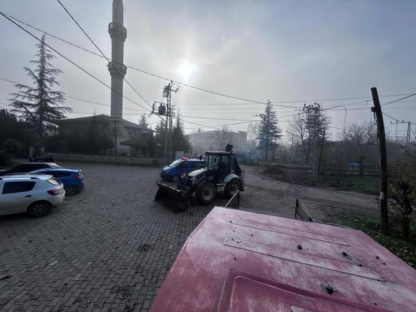 Köylüler ağır tonajlı araçlara karşı ayaklandı