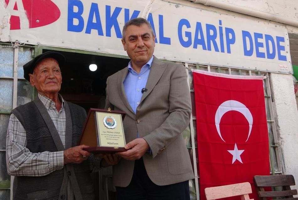 50 yıldır bakkal işleten 'Garip Dede' yılın esnafı seçildi