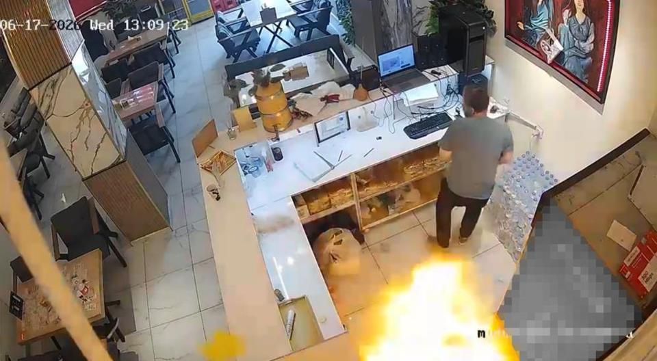 Menemen ocakta kaldı, tüp patladı!