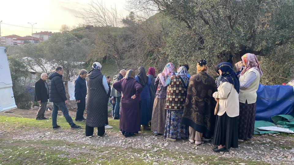 Yaşlı kadın tavuklarına yem vermek için gittiği bahçede ölü bulundu