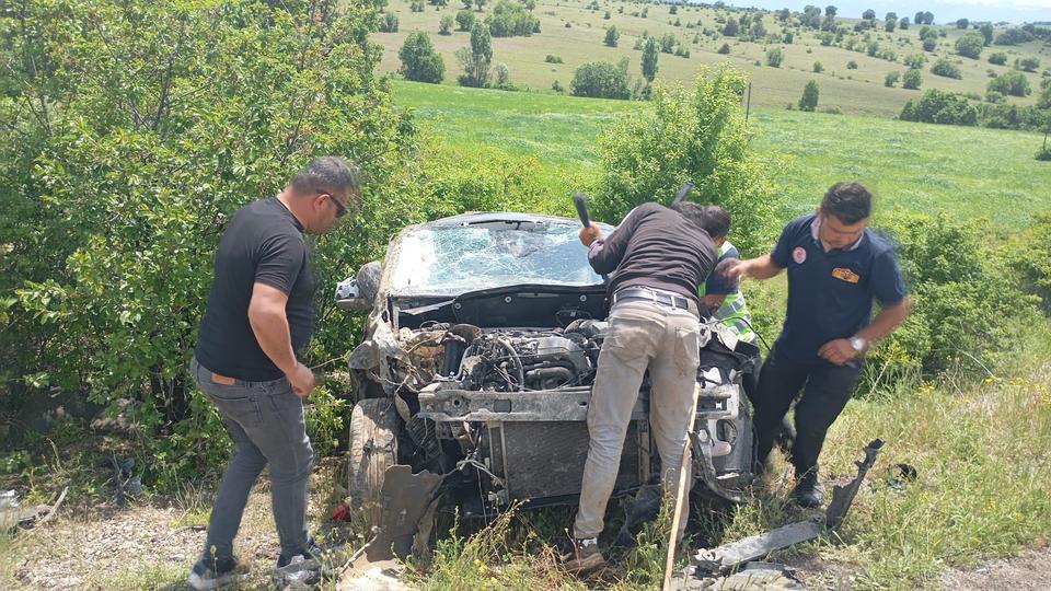 Araç şarampole devrildi: 1 ölü, 2 yaralı