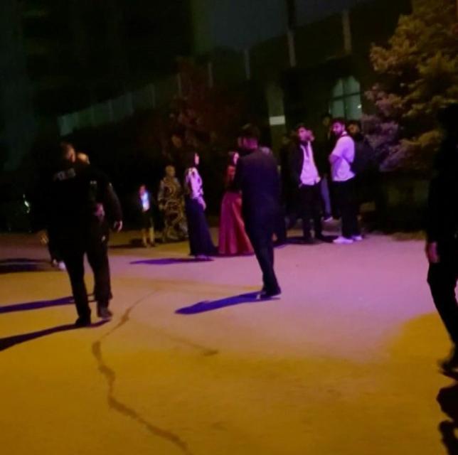 Düğünde çıkan kavgada polis memurları arada kaldı