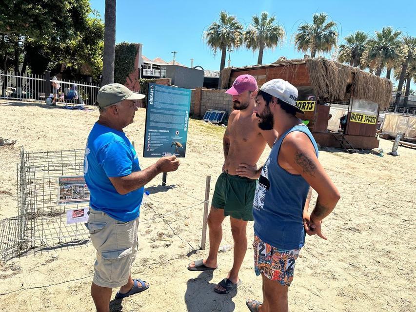 Didim'de 5 yıl sonra aynı plaja dönen caretta yeniden yuva yaptı