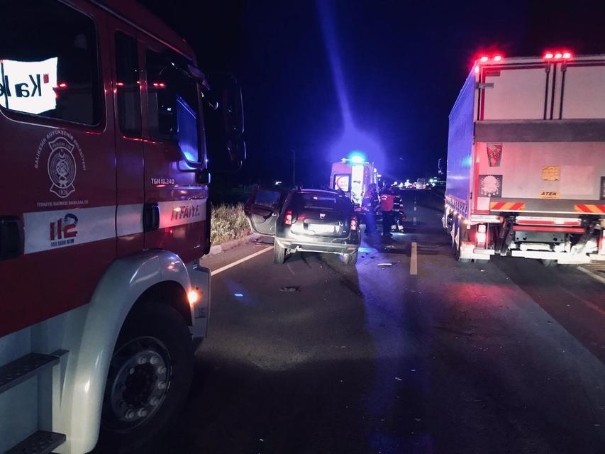 Seyir halindeki traktöre otomobil arkadan çarptı: 1 ölü, 2 yaralı