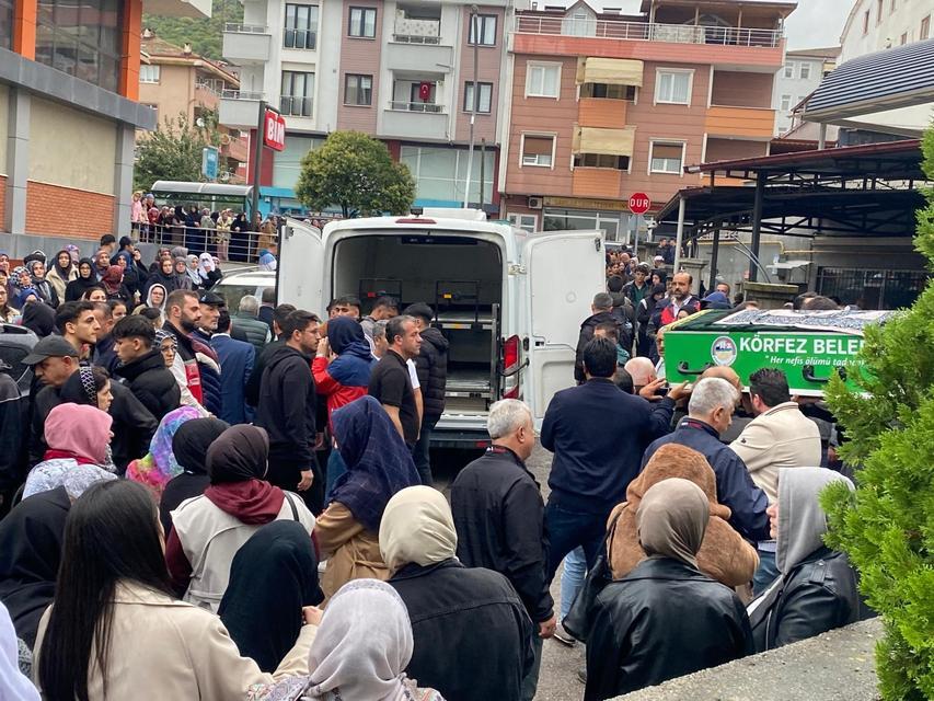 17 yaşındaki Kadir gözyaşlarıyla toprağa verildi
