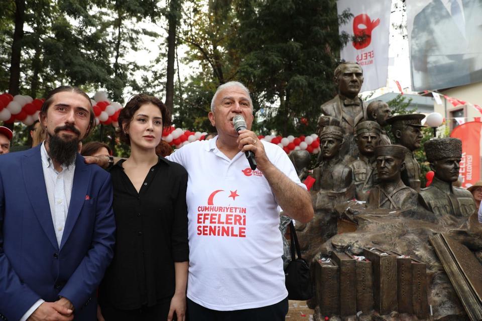 Efeler, asırlık Cumhuriyet'i coşkuyla kutladı