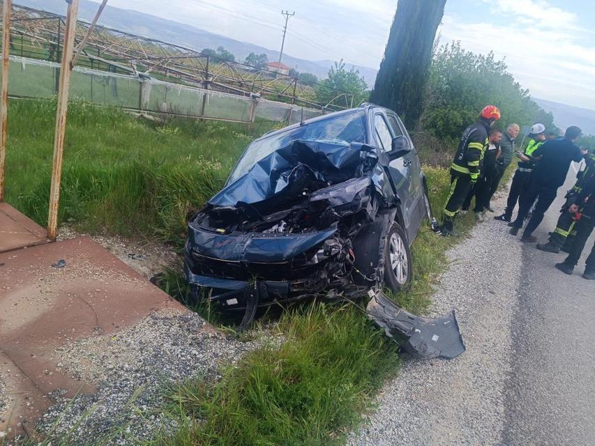 Traktör ile hafif ticari araç çarpıştı