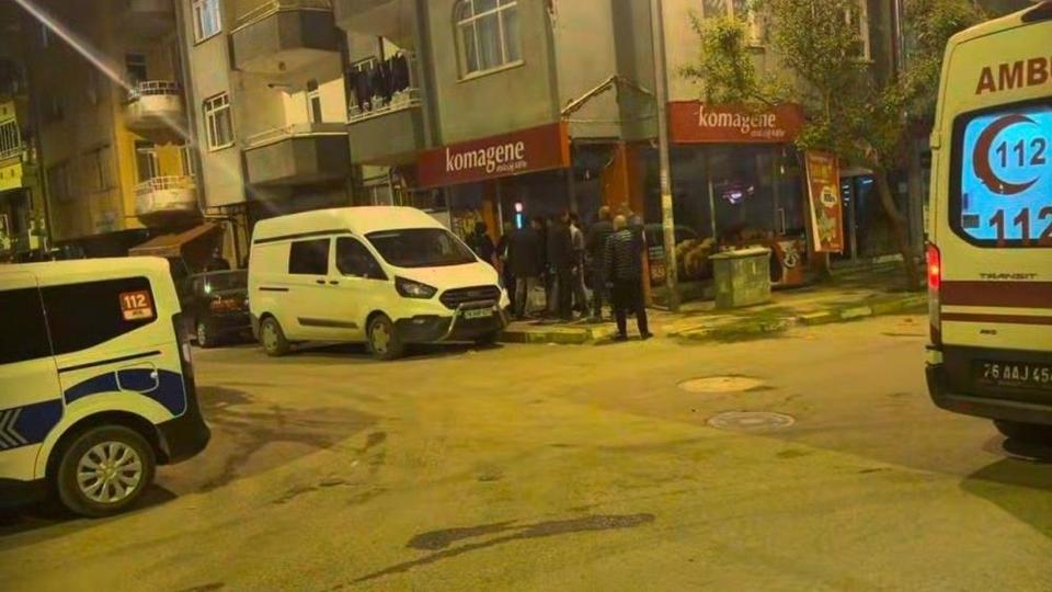 Kadın ve erkek silahla vurulmuş halde evde ölü bulundu