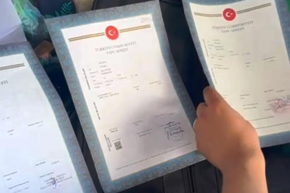 KÜTAHYA'DA GAYRİMENKUL DOLANDIRICILIĞI OPERASYONU: 7 GÖZALTI DAİRELERİN PROJELERİNİ GÖSTERİP VATANDAŞLARA KATLARI SATARAK PARALARINI ALIYOR, İNŞAATI SADECE TEMEL ATARAK VEYA ZEMİN KATI YAPARAK BIRAKIYORLARDI POLİS 38 MÜŞTEKİ VE 154 MİLYONLUK İŞLEM HACMİ BELİRLEDİ