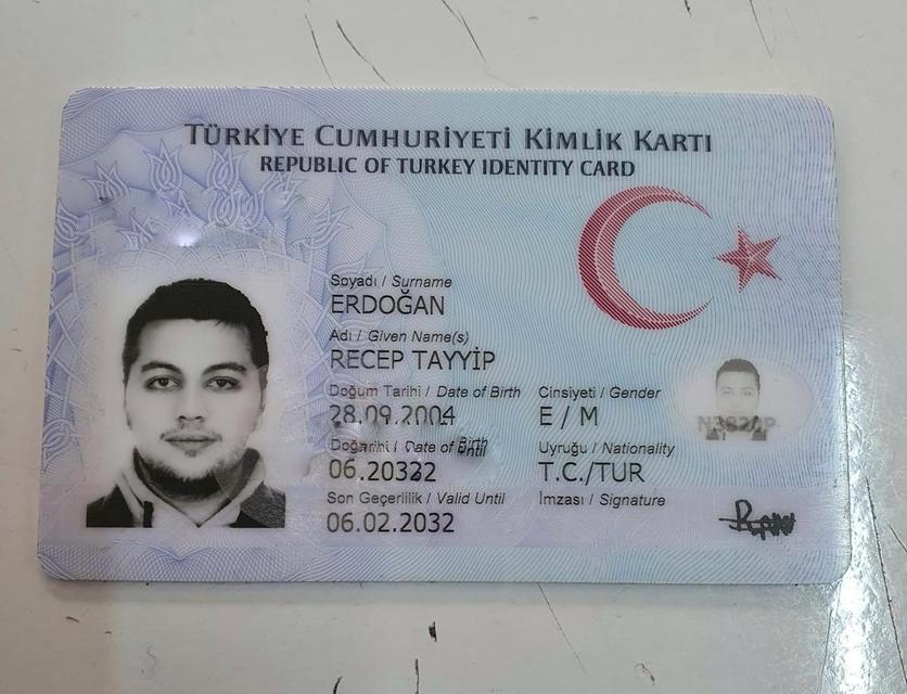 BURDURLU RECEP TAYYİP ERDOĞAN'A PARTİ ROZETİNİ CUMHURBAŞKANI ERDOĞAN TAKTI